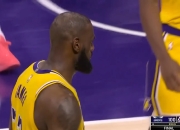 IM体育-詹姆斯刷新世界纪录，羽毛球队教练激动落泪